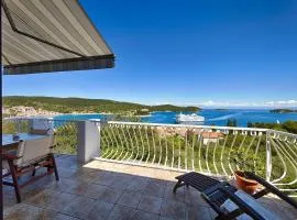 LuceIssa (Beautiful Seaview Apartment)