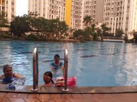 Apartemen Springlake Summarecon Bekasi-By Bu Johan, מלון בבקאסי