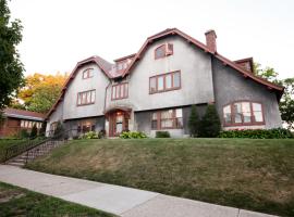 Leonard at Logan House, holiday rental in Grand Rapids