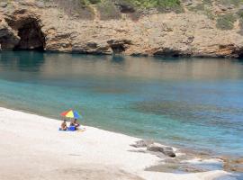 Big family house in Mesochoria village, hotel i Mesokhória