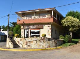 Hotel Albert, hotel dicht bij: Internationale luchthaven Villa Gesell - Pinamar - VLG, Villa Gesell