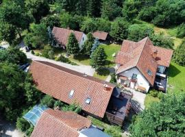 Siedlisko Dzika Kaczka – hotel w mieście Płociczno