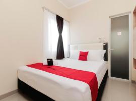 RedDoorz near Soekarno Hatta Airport，丹格朗的度假住所