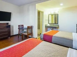 Motel 6 Maple/Main