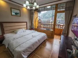 Fenghuang Memory Linjiang Inn