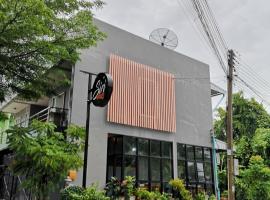 Siri Guesthouse @ Surat Thani, Ferienunterkunft in Surat Thani