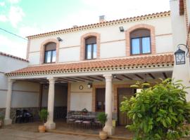 CASA RURAL LOS POCICOS, hotel v destinaci San Carlos del Valle