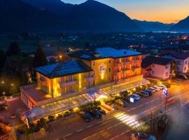 Hotel Castel Lodron – hotel w mieście Storo