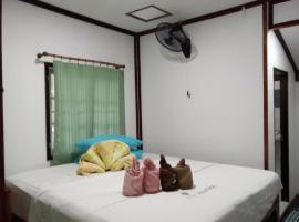 Comon Bungalow HaadChaoPhao, hotel em Haad Chao Phao