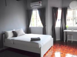 GRAYHAUS Residence, hotel em Petaling Jaya