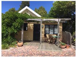 Garden Cottage in Ambiente Guest House, hotel amb aparcament a Knysna