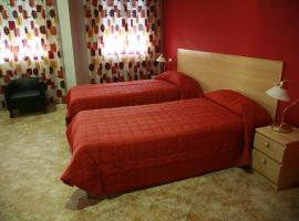 HOSTAL EL POLIGONO, hotell sihtkohas La Roda