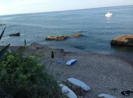 CASA ELEGANTE IN RIVA AL MARE CON AMPI SPAZI ESTERNI