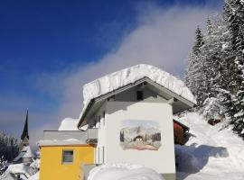 Ferienhaus Sonnberg, горнолыжный отель в городе Хюттау