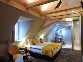 Hotel La Couronne, hotell i Ensisheim