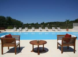 Lagrange Vacances Le Domaine de Bourgeac, aparthotel em Paradou