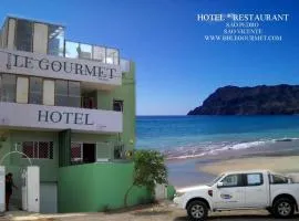 Pousada B&B Le Gourmet、にあるセザリア・エボラ空港 - VXEの周辺ホテル