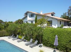 Maison Arbolateia avec piscine et Spa, hotel di Bidart