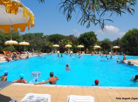 Villaggio La Porta del Sole, hotel met zwembaden in San Ferdinando