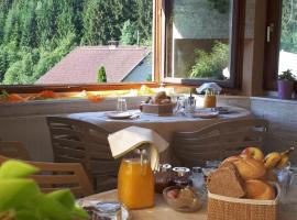 Haus Sieben - Singer Lydia