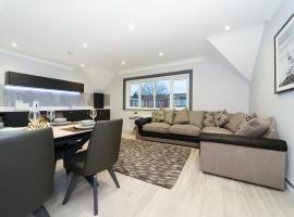 Amazing Apartment near Bournemouth, Poole & Sandbanks - WiFi & Smart TV - Newly Renovated! Great Location!, hotel en Poole