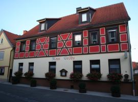 Gästehaus Tröbs โรงแรมที่มีที่จอดรถในIlfeld