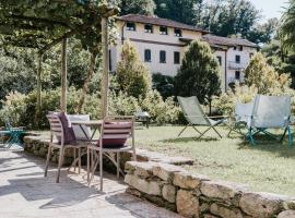 CHARMING MOMENT di Villa Porta - Residenza Ortensia, ξενοδοχείο με υδρομασάζ σε Luino