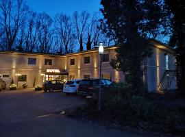 Hotel am Springhorstsee, khách sạn có chỗ đậu xe ở Großburgwedel