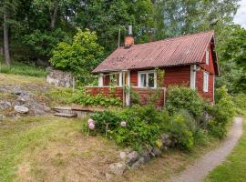 18th century farm cottage, sewaan penginapan tepi pantai di Valdemarsvik