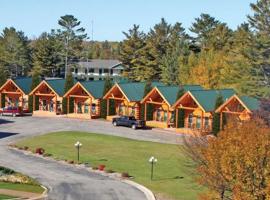 맥키노 시티에 위치한 호텔 Cabins of Mackinac & Lodge