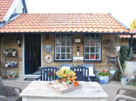 Viesnīca Prive tuinhuis B&B Elly pilsētā Sint Pancras, netālu no apskates objekta Museum Broeker Veiling