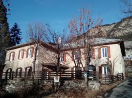 Maison familiale des Gueyniers, παραθεριστική κατοικία σε Jausiers