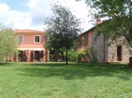 Rose Cottage Tuscany, casa de férias em Fosdinovo
