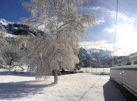 Camping Happy Pyrénées, glamping site in Saligos