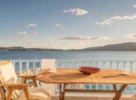 il porto di Milos, hotel in Adamas