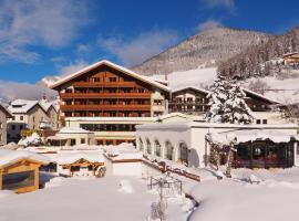 Beauty & Wellness Hotel Tirolerhof: Nauders şehrinde bir otel