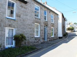 Cobbles Loft, holiday home in Mousehole