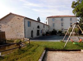 Gîte familial -- Les PALMIERS: Gémozac şehrinde bir otel