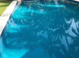 Nichos Beach Villas, beach hotel in Playa Azul