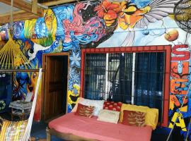 Cliff's Hostel, Hotel in La Gruta