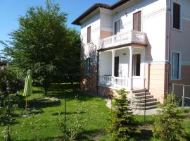 Casa Raffaello, holiday home in Castelletto sopra Ticino