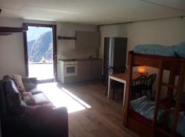 Appartment Emosson 2, hotel with parking in Finhaut