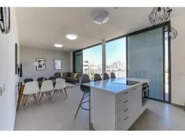 Luxury 2Bedroom brand new apt Carlton Hotel