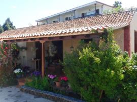 Casa Grøn, hotel with pools in Breña Alta