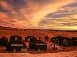 Camp Sahara Holidays, hotel i Mhamid