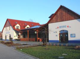 Slovácký dvůr s.r.o., cheap hotel in Ostrožská Nová Ves