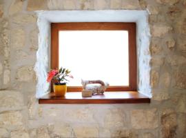 House Ivančić-free parking, hotel a Trogir