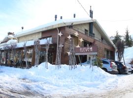 Eleven Hotel, hotel cerca de Estación de Esquí de Faraya-Mzaar, Kfardebian