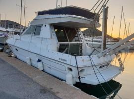 Ferretti 36 ' Bateau à Quai Vieux-Port Cannes Festival La Croisette, hotel en Cannes