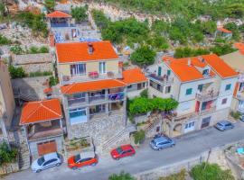 Adriatic - Apartment with jacuzzi, appartement à Sobra